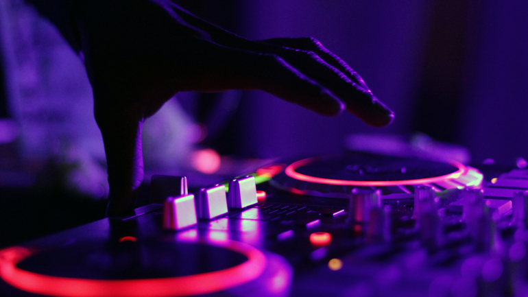 Νέα έφοδος της ΕΛ.ΑΣ. σε πάρτι στη Μύκονο